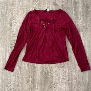 Top with shoelace type detail on the chest